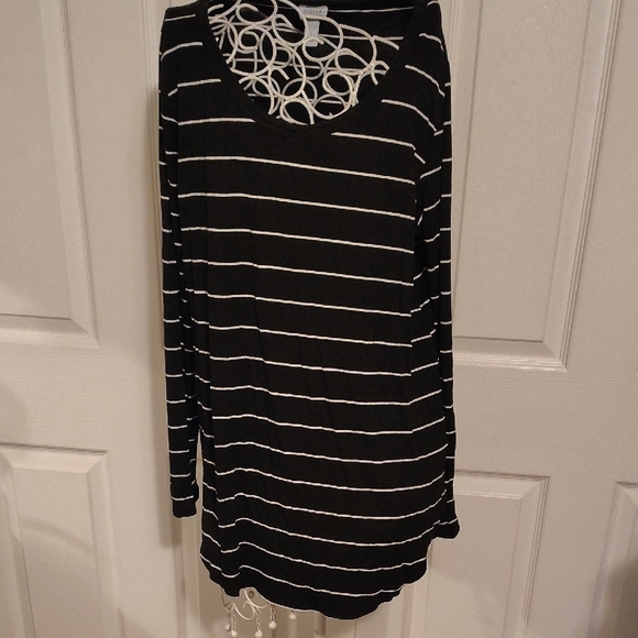 peyton jensen Tops - Black and White Striped Long Sleeve Top